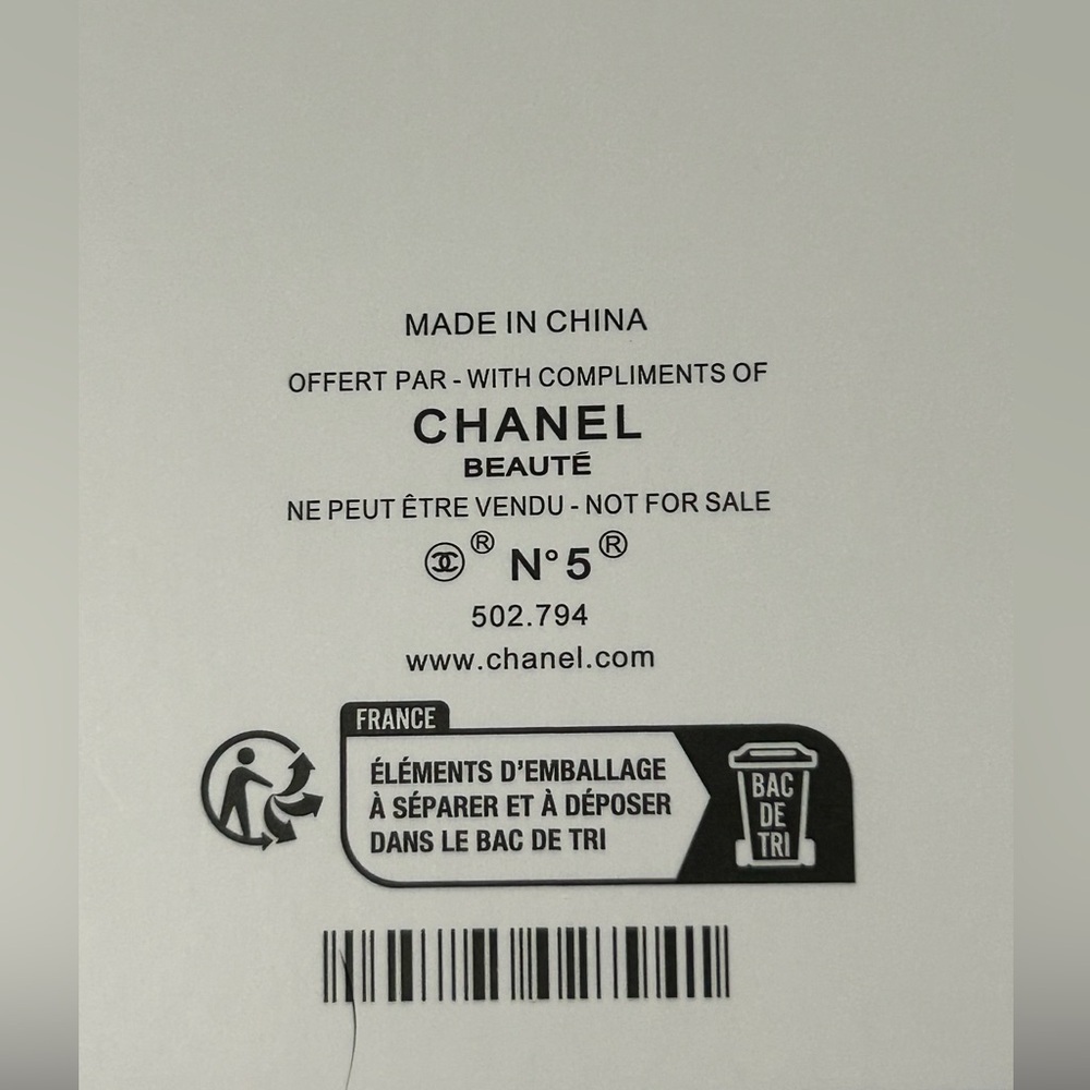 Chanel Snow Globe 2024 Edition RARE - Picture 9 of 9